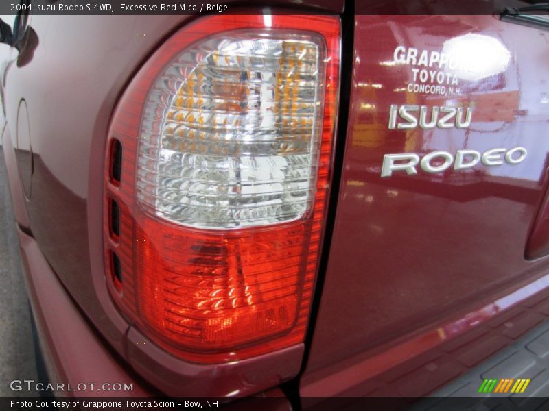 Excessive Red Mica / Beige 2004 Isuzu Rodeo S 4WD