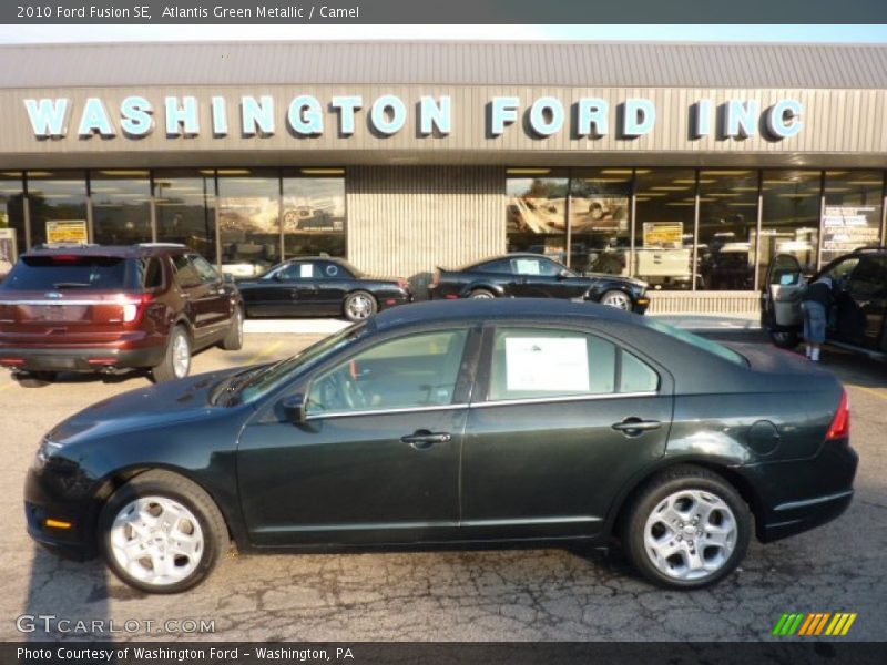 Atlantis Green Metallic / Camel 2010 Ford Fusion SE