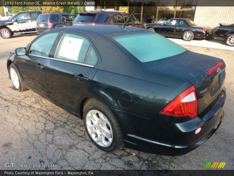 Atlantis Green Metallic / Camel 2010 Ford Fusion SE