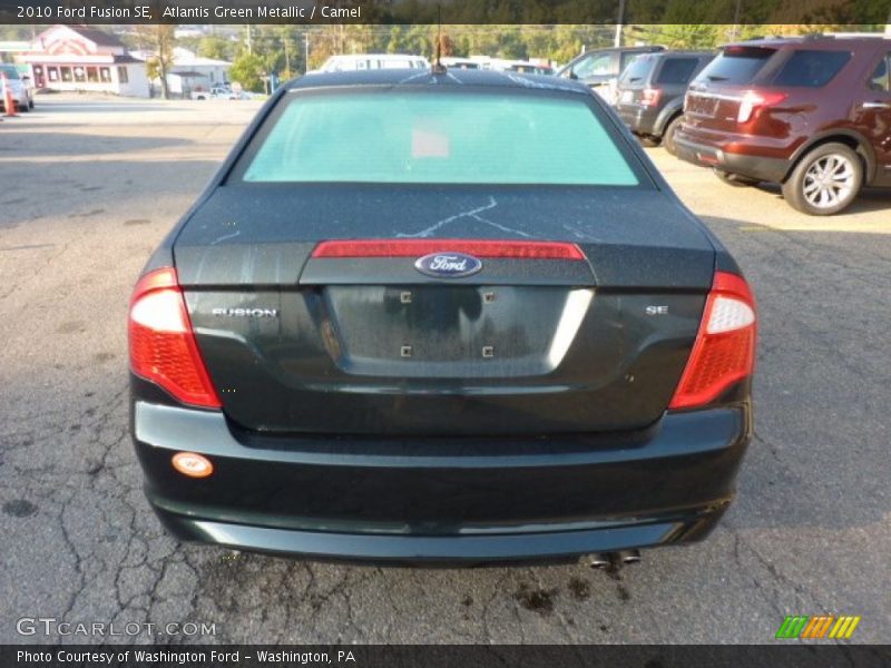 Atlantis Green Metallic / Camel 2010 Ford Fusion SE