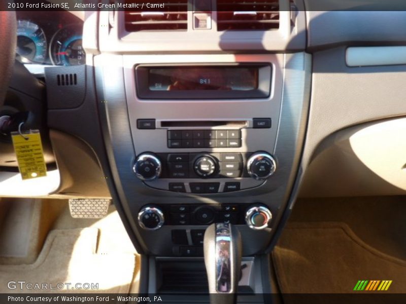 Atlantis Green Metallic / Camel 2010 Ford Fusion SE