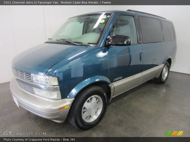Front 3/4 View of 2001 Astro LS Passenger Van