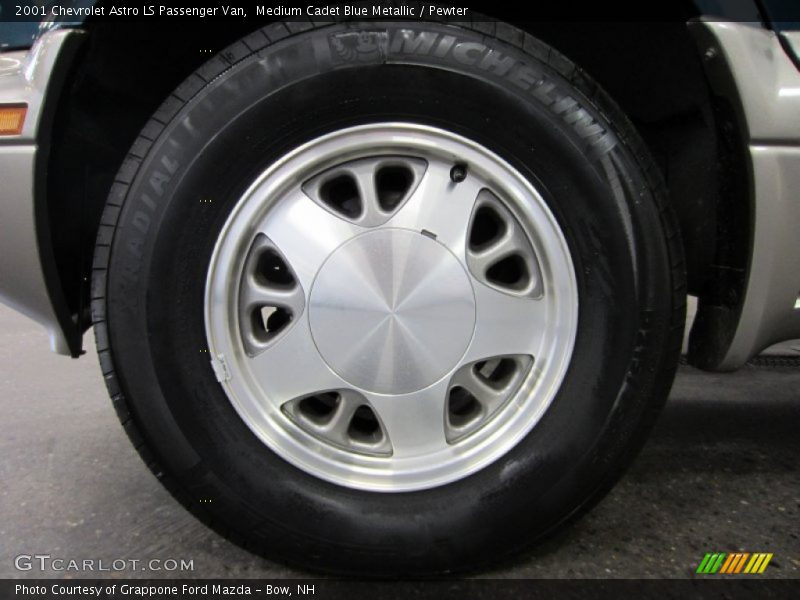  2001 Astro LS Passenger Van Wheel