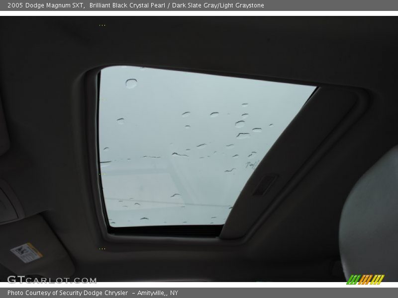 Brilliant Black Crystal Pearl / Dark Slate Gray/Light Graystone 2005 Dodge Magnum SXT