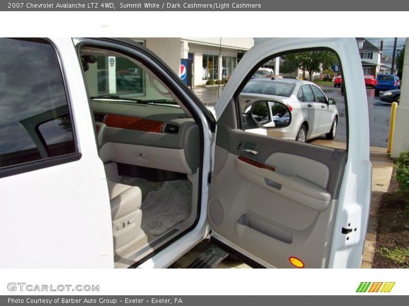 Summit White / Dark Cashmere/Light Cashmere 2007 Chevrolet Avalanche LTZ 4WD