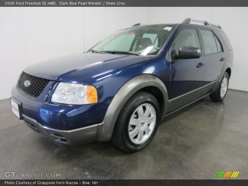 Front 3/4 View of 2006 Freestyle SE AWD