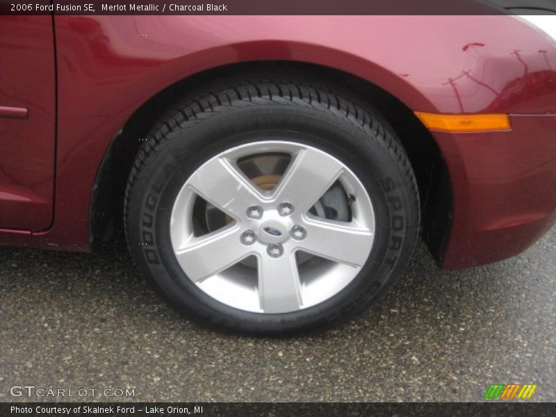 Merlot Metallic / Charcoal Black 2006 Ford Fusion SE