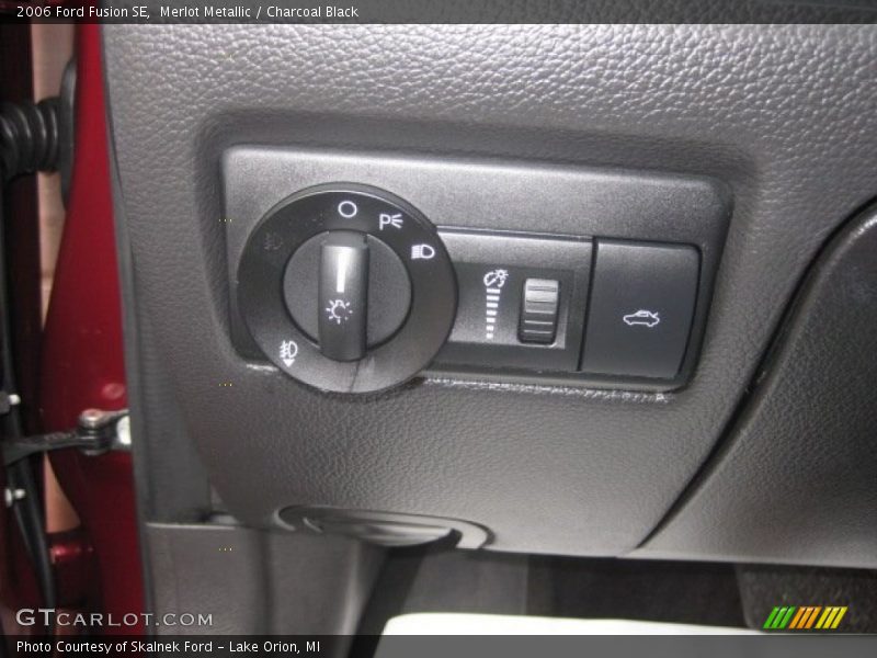 Merlot Metallic / Charcoal Black 2006 Ford Fusion SE