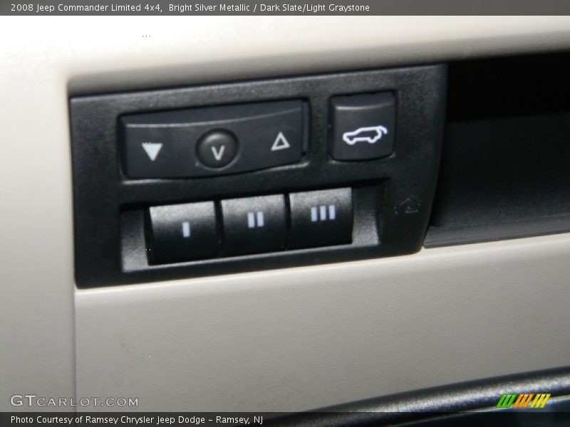 Bright Silver Metallic / Dark Slate/Light Graystone 2008 Jeep Commander Limited 4x4