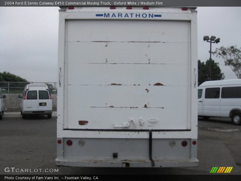 Oxford White / Medium Flint 2004 Ford E Series Cutaway E450 Commercial Moving Truck