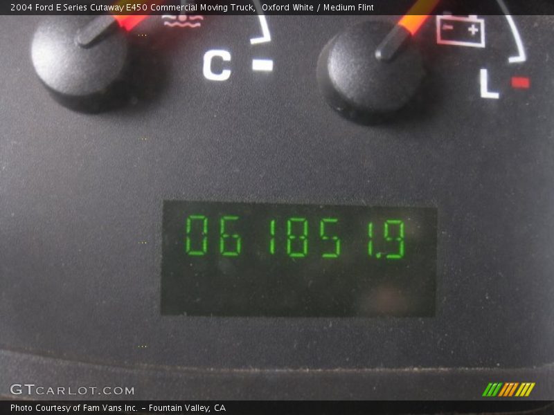 Oxford White / Medium Flint 2004 Ford E Series Cutaway E450 Commercial Moving Truck