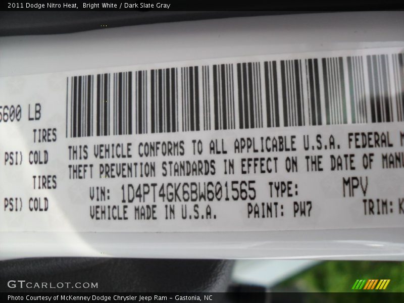 Bright White / Dark Slate Gray 2011 Dodge Nitro Heat