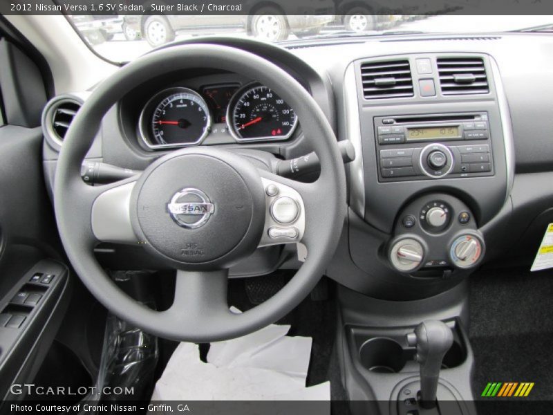 Dashboard of 2012 Versa 1.6 SV Sedan