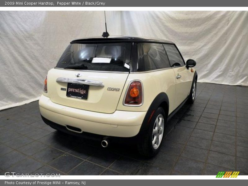 Pepper White / Black/Grey 2009 Mini Cooper Hardtop