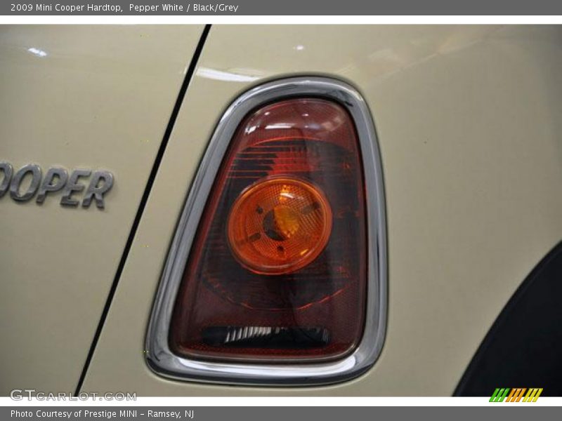 Pepper White / Black/Grey 2009 Mini Cooper Hardtop