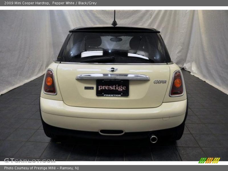 Pepper White / Black/Grey 2009 Mini Cooper Hardtop