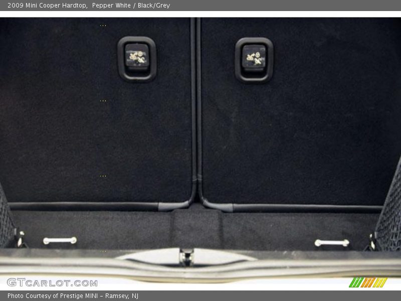 Pepper White / Black/Grey 2009 Mini Cooper Hardtop