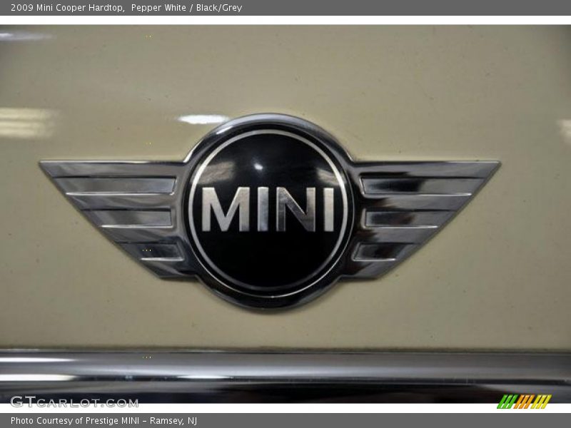 Pepper White / Black/Grey 2009 Mini Cooper Hardtop