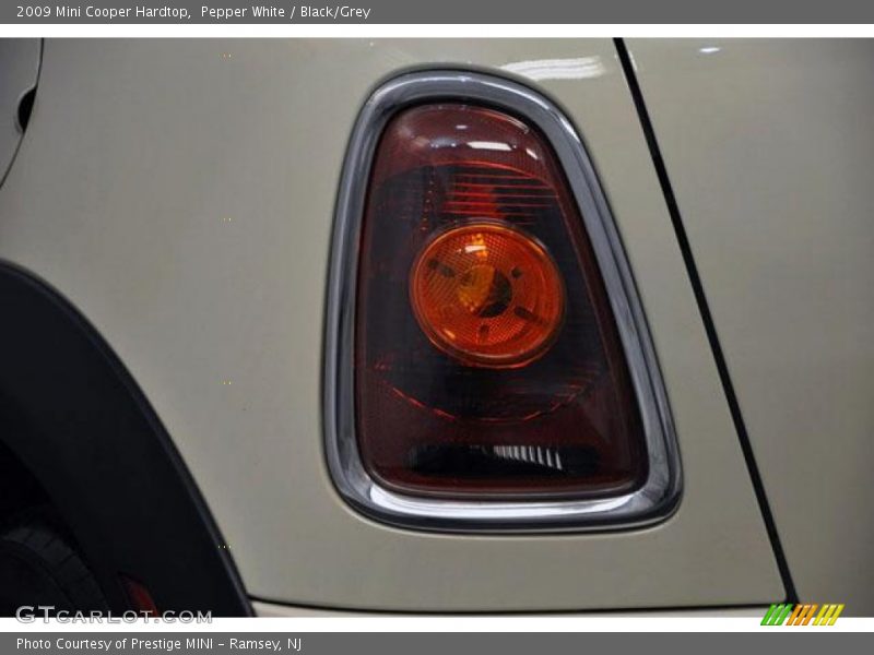 Pepper White / Black/Grey 2009 Mini Cooper Hardtop