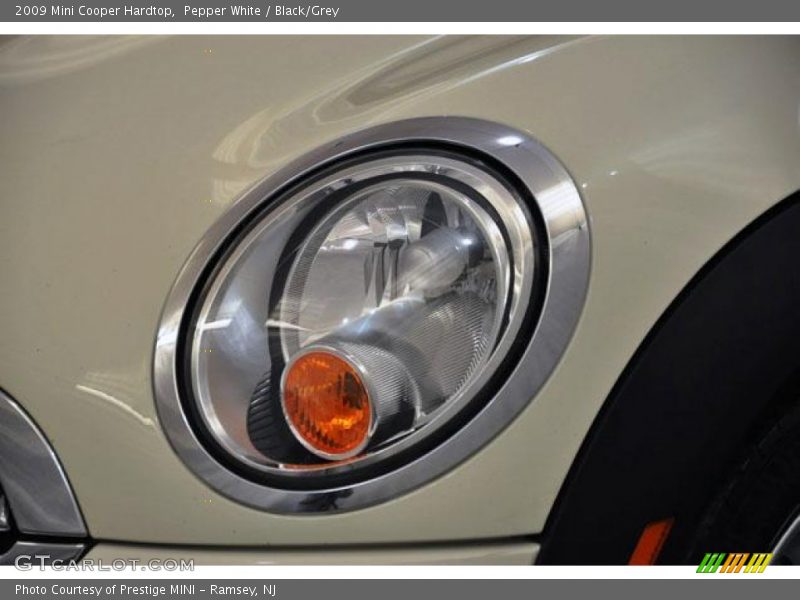 Pepper White / Black/Grey 2009 Mini Cooper Hardtop