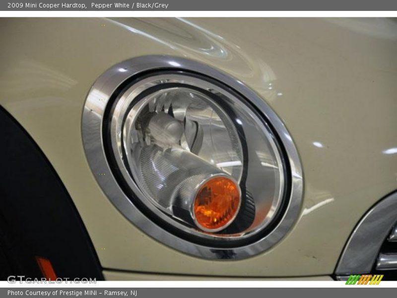 Pepper White / Black/Grey 2009 Mini Cooper Hardtop