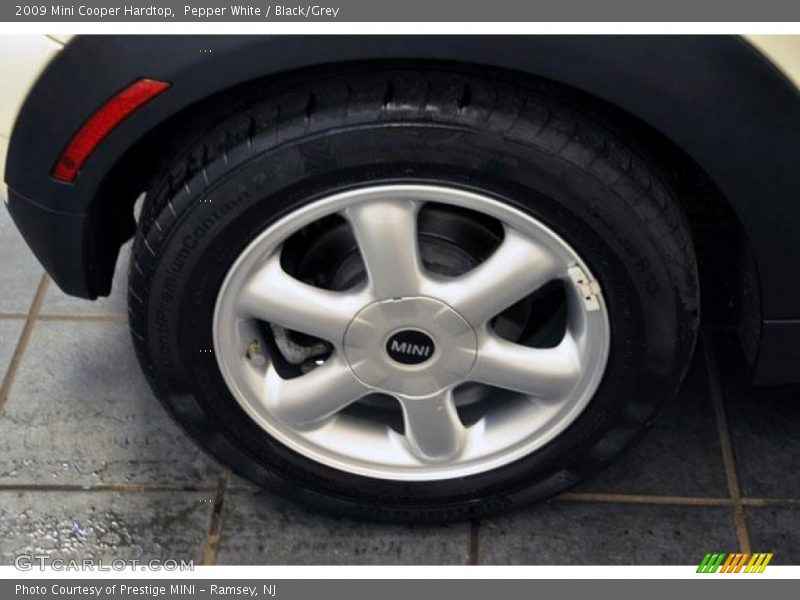 Pepper White / Black/Grey 2009 Mini Cooper Hardtop
