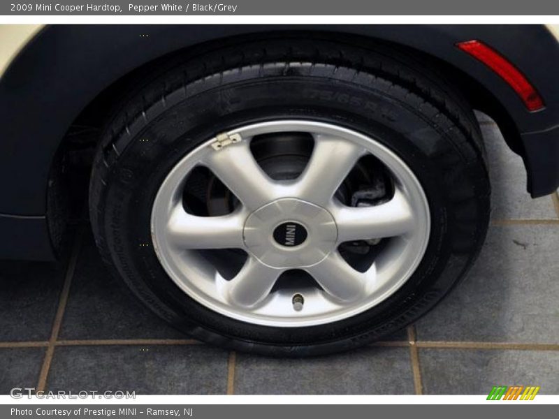 Pepper White / Black/Grey 2009 Mini Cooper Hardtop