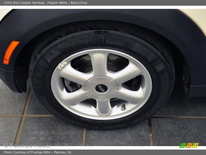 Pepper White / Black/Grey 2009 Mini Cooper Hardtop
