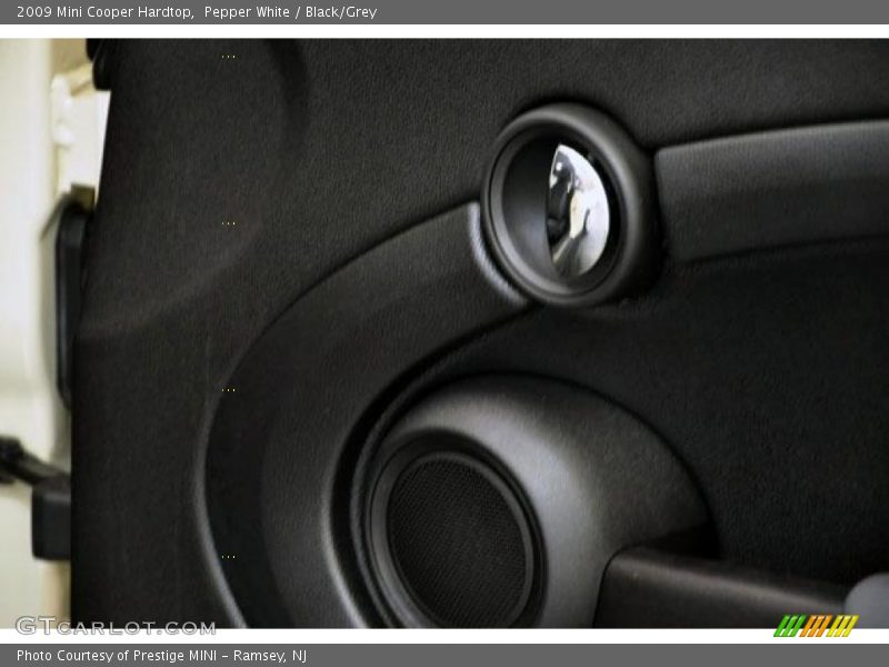 Pepper White / Black/Grey 2009 Mini Cooper Hardtop