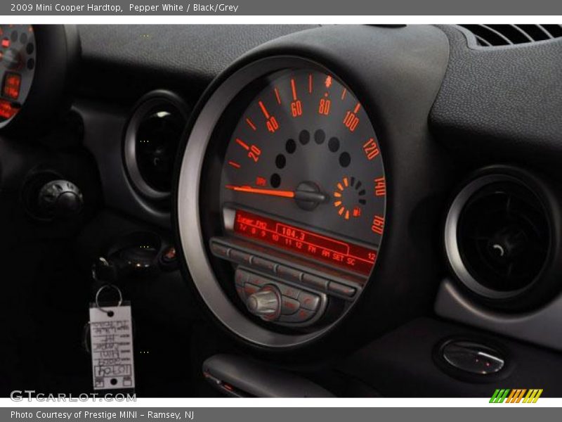 Pepper White / Black/Grey 2009 Mini Cooper Hardtop
