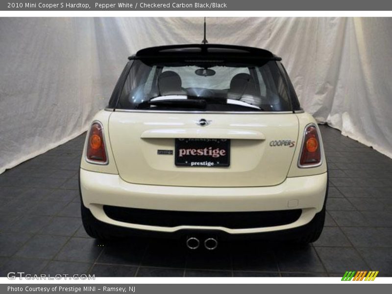 Pepper White / Checkered Carbon Black/Black 2010 Mini Cooper S Hardtop