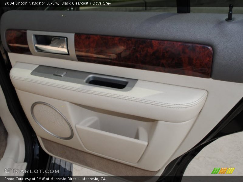 Black Clearcoat / Dove Grey 2004 Lincoln Navigator Luxury