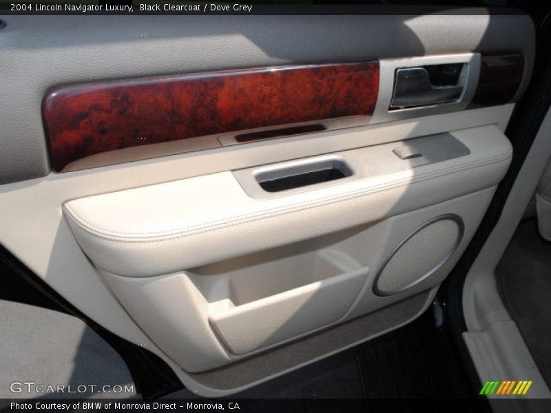 Black Clearcoat / Dove Grey 2004 Lincoln Navigator Luxury