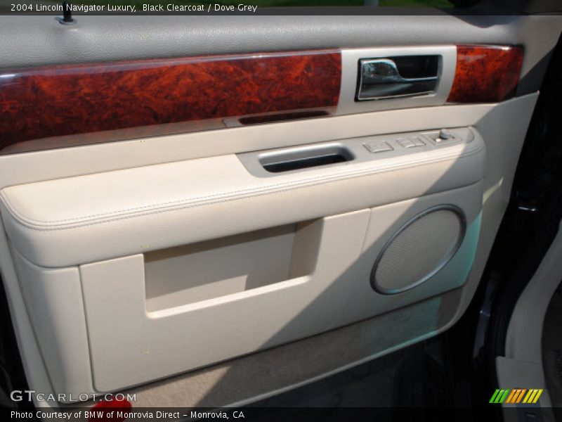 Black Clearcoat / Dove Grey 2004 Lincoln Navigator Luxury