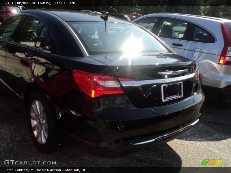 Black / Black 2011 Chrysler 200 Touring
