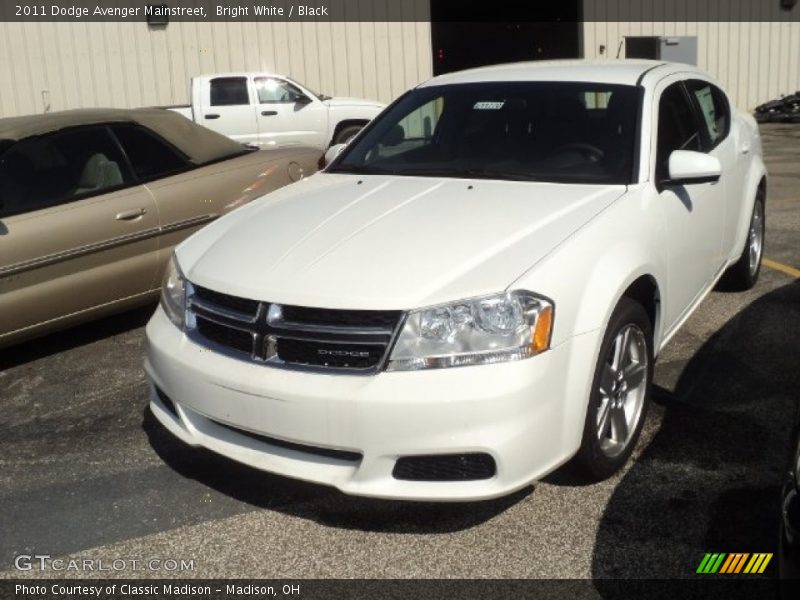 Bright White / Black 2011 Dodge Avenger Mainstreet