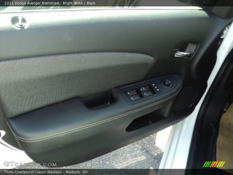 Bright White / Black 2011 Dodge Avenger Mainstreet