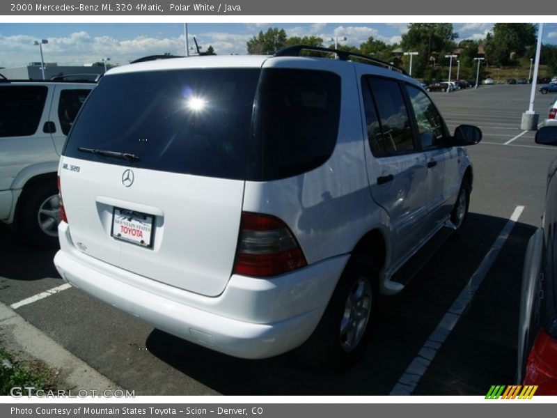 Polar White / Java 2000 Mercedes-Benz ML 320 4Matic