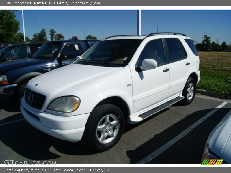 Polar White / Java 2000 Mercedes-Benz ML 320 4Matic