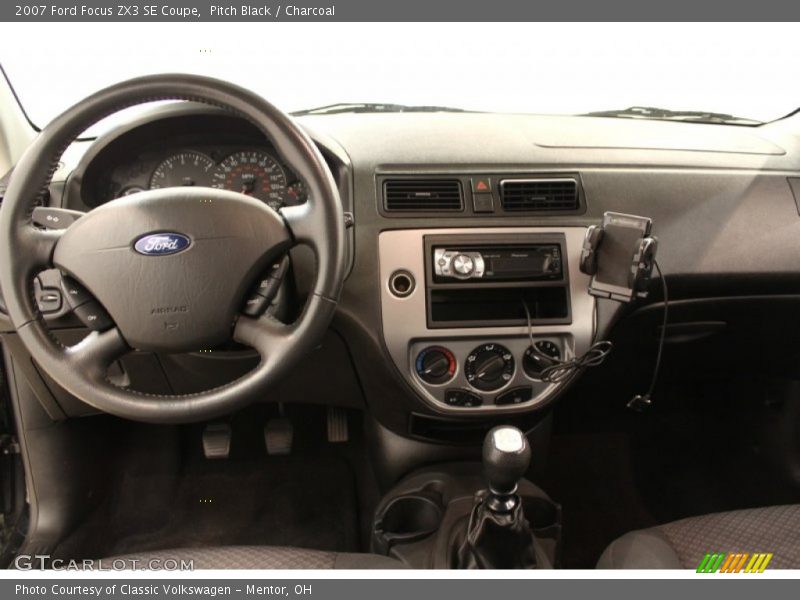 Pitch Black / Charcoal 2007 Ford Focus ZX3 SE Coupe