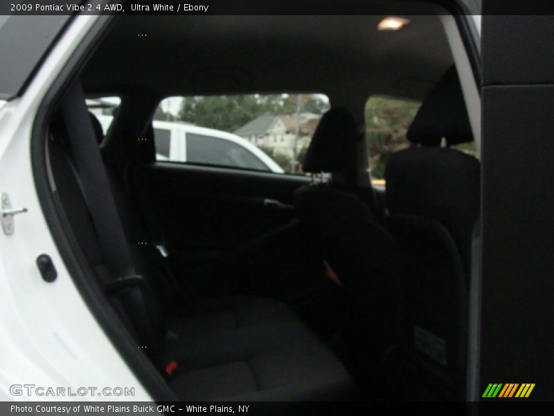 Ultra White / Ebony 2009 Pontiac Vibe 2.4 AWD