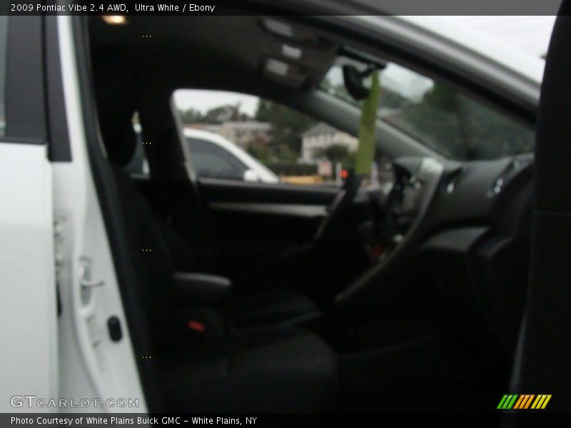 Ultra White / Ebony 2009 Pontiac Vibe 2.4 AWD