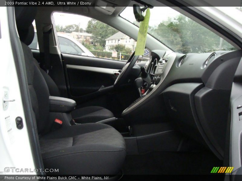 Ultra White / Ebony 2009 Pontiac Vibe 2.4 AWD