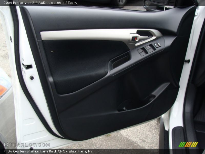 Ultra White / Ebony 2009 Pontiac Vibe 2.4 AWD