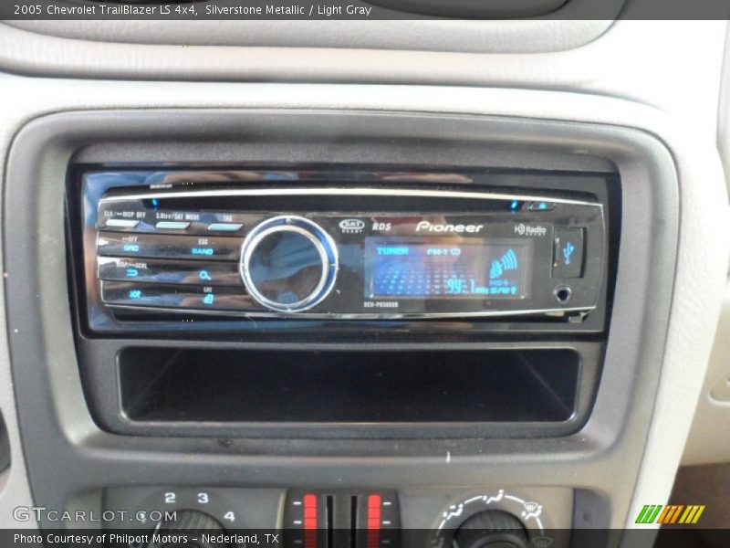 Silverstone Metallic / Light Gray 2005 Chevrolet TrailBlazer LS 4x4