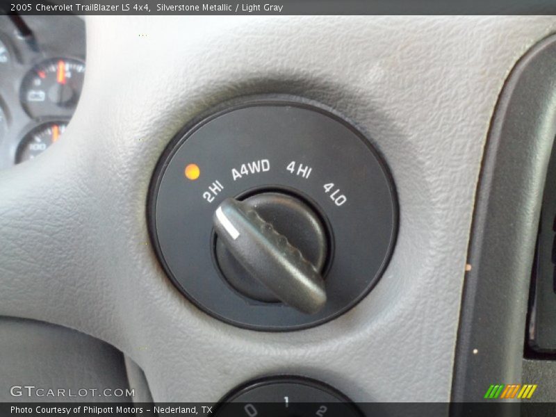 Silverstone Metallic / Light Gray 2005 Chevrolet TrailBlazer LS 4x4