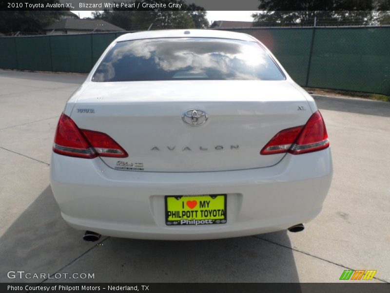 Blizzard White Pearl / Graphite Gray 2010 Toyota Avalon XL