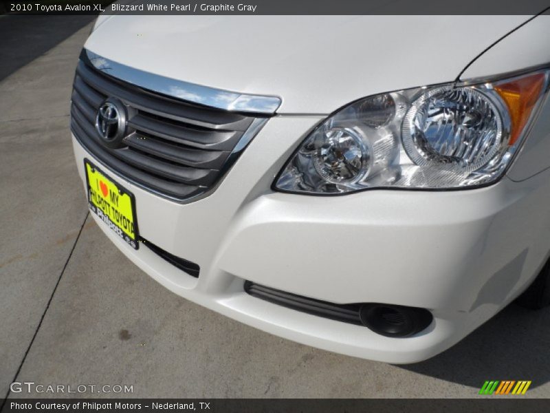 Blizzard White Pearl / Graphite Gray 2010 Toyota Avalon XL