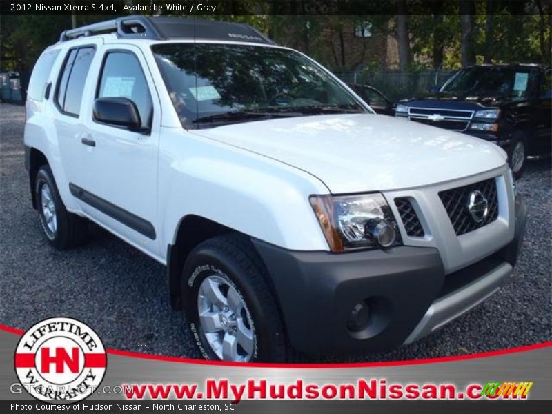 Avalanche White / Gray 2012 Nissan Xterra S 4x4