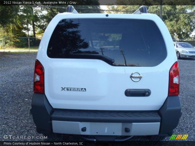 Avalanche White / Gray 2012 Nissan Xterra S 4x4